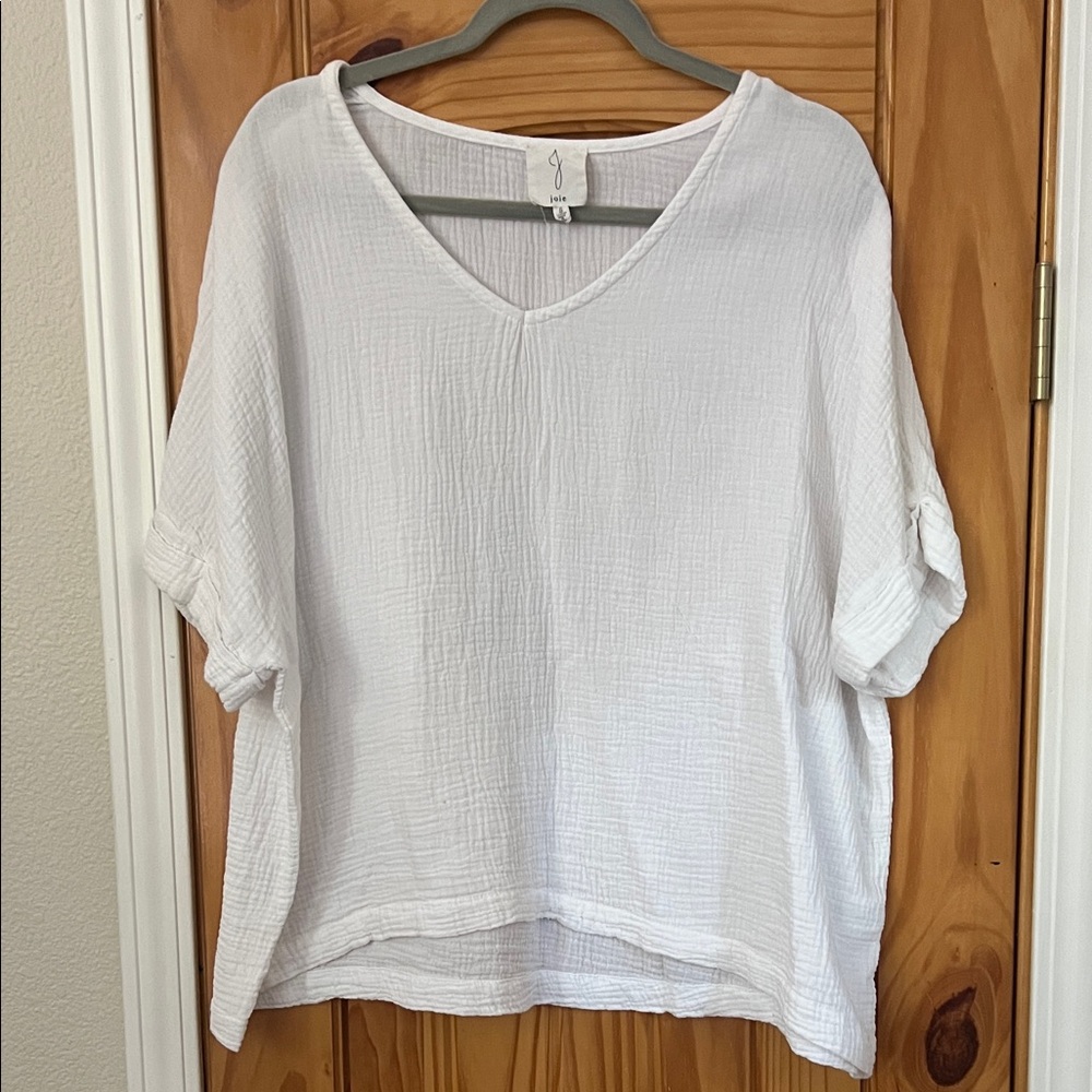 Joie White gauzy Textured V-Neck top S